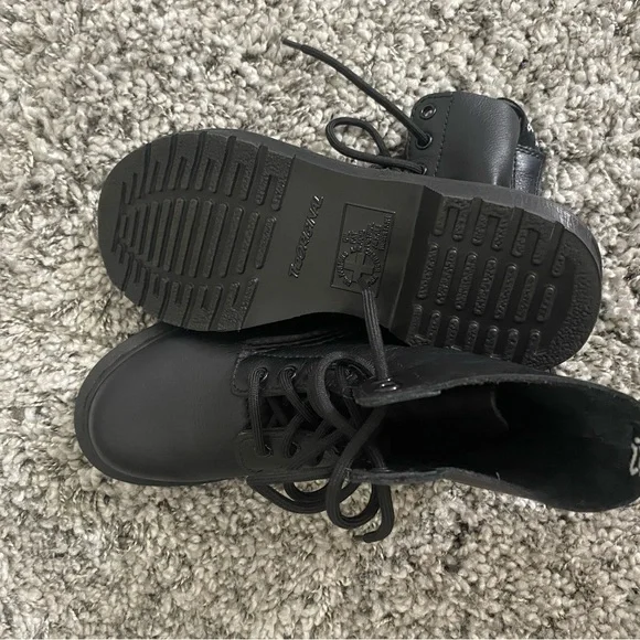 Dr. Martens 1460 Size 6 High Top Leather Boot - Picture 6 of 6